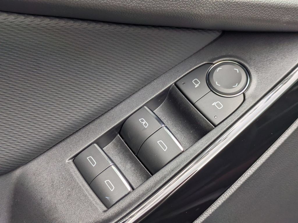 New 2027 Chevrolet Equinox RS w/ Safety and Technology Package FWD image 9