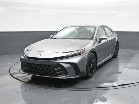 Certified 2025 Toyota Camry SE FWD image 1