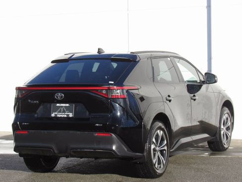 Used 2024 Toyota bZ4X XLE w/ Weather Package image 6