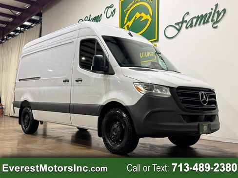 Used 2025 Mercedes-Benz Sprinter 2500 image 1