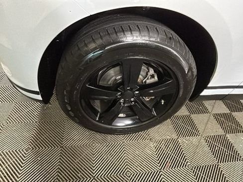 Used 2018 Land Rover Range Rover Velar S AWD/4WD image 9
