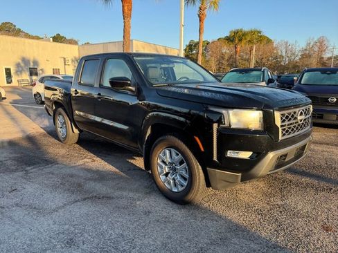Used 2024 Nissan Frontier SV w/ SV Convenience Package image 2