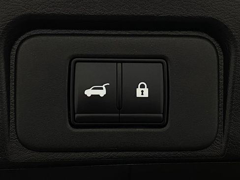 Certified 2025 Nissan Rogue SV AWD/4WD image 6