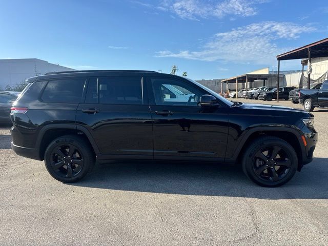 Used 2023 Jeep Grand Cherokee L Laredo RWD image 4