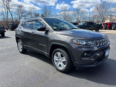 Used 2022 Jeep Compass Latitude w/ Sun and Sound Group AWD/4WD image 1