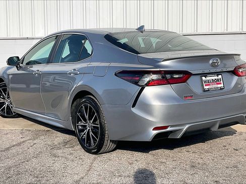 Used 2022 Toyota Camry SE w/ Cold Weather Package image 15