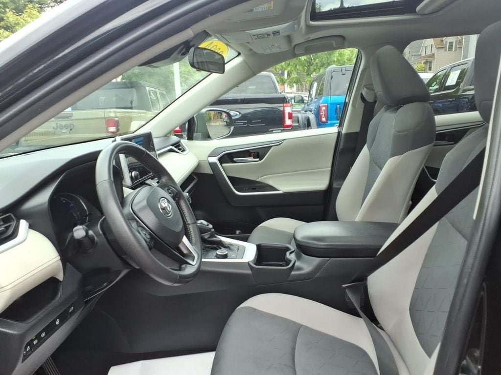 Used 2024 Toyota RAV4 XLE w/ Convenience Package AWD/4WD image 19