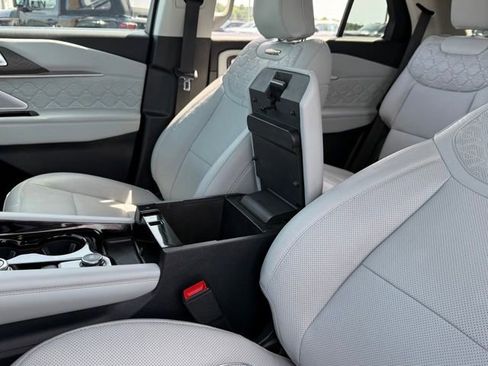 Used 2025 Ford Explorer Platinum w/ LUX Leather Package AWD/4WD image 35
