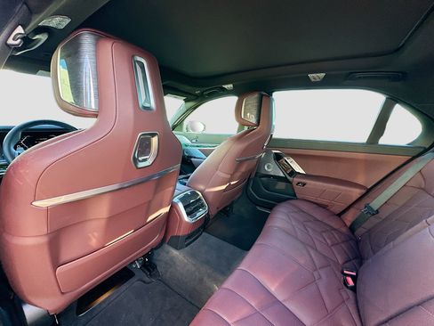 Used 2024 BMW 760i xDrive image 27