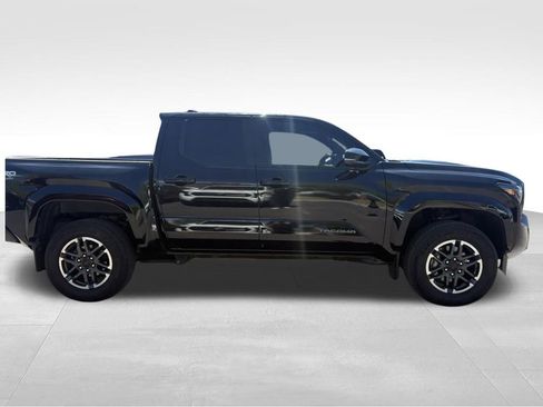 Used 2024 Toyota Tacoma TRD Sport w/ TRD Sport Upgrade Package image 3