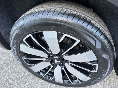 New 2026 Mitsubishi Outlander SE FWD image 12
