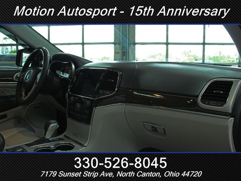 Used 2020 Jeep Grand Cherokee Summit AWD/4WD image 38