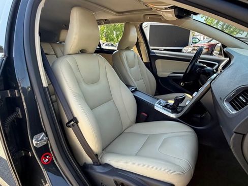 Used 2016 Volvo V60 T5 Premier w/ Convenience Package FWD image 23