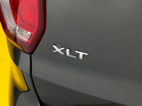 Used 2017 Ford Explorer XLT w/ Equipment Group 202A image 11