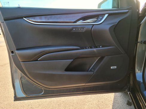 Used 2016 Cadillac XTS Premium image 8