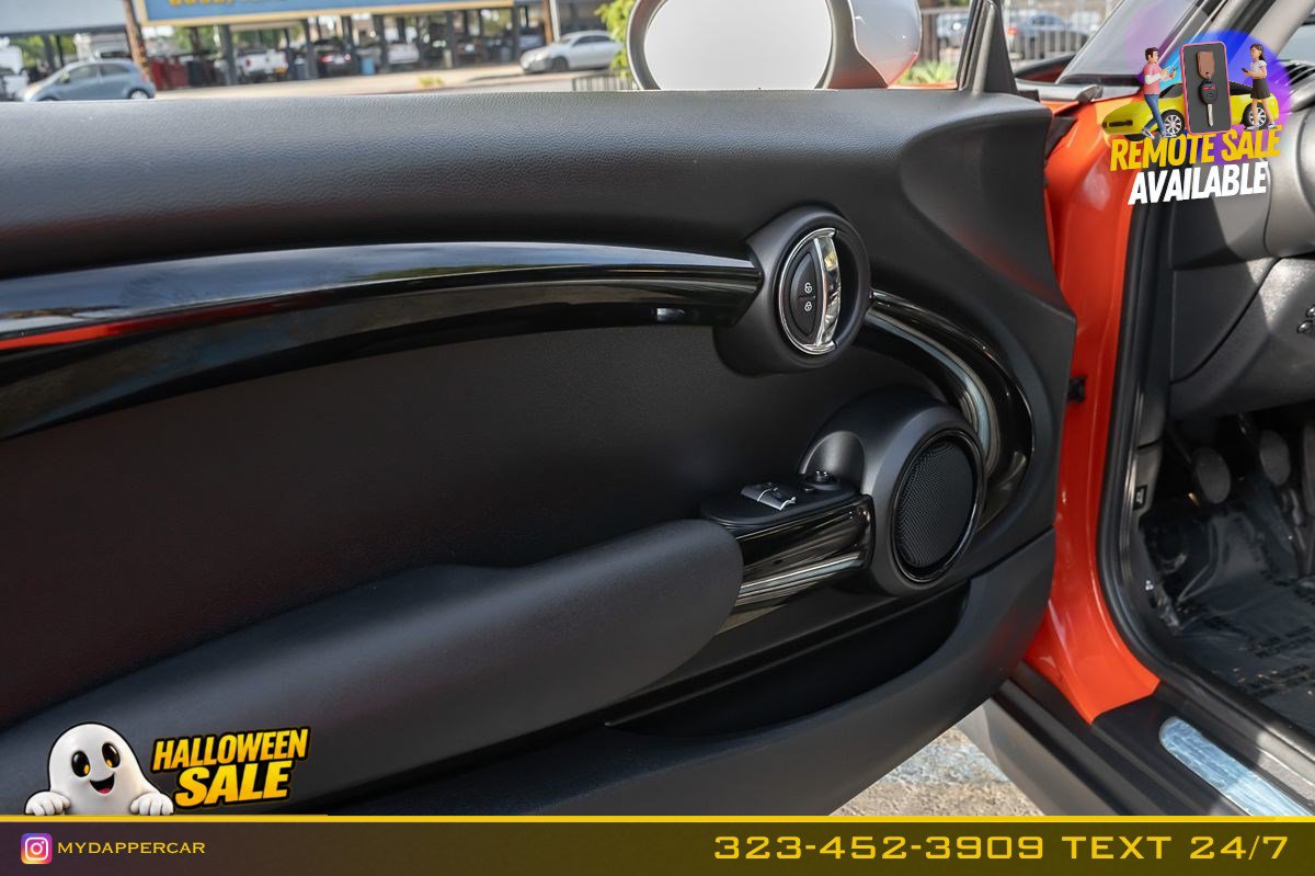 Used 2021 MINI Cooper 2-Door Hardtop w/ 6.5" Touchscreen Package FWD image 11
