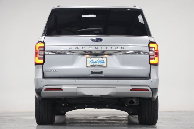 Used 2023 Ford Expedition Limited AWD/4WD image 12
