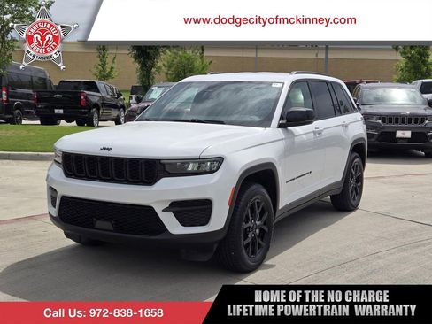 Used 2025 Jeep Grand Cherokee Altitude AWD/4WD image 1