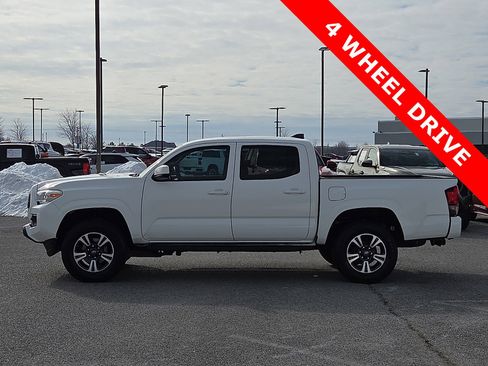 Used 2022 Toyota Tacoma SR image 3
