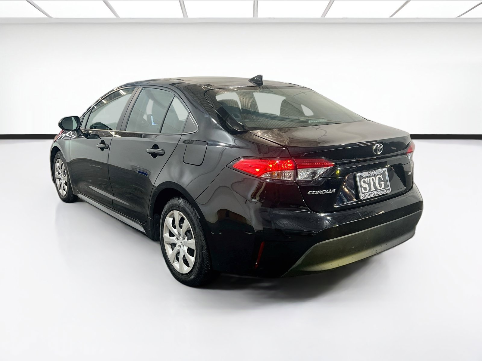 Used 2024 Toyota Corolla LE FWD image 6