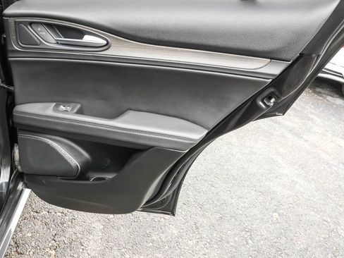 Used 2023 Alfa Romeo Stelvio Ti image 32