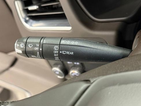 Used 2024 Chevrolet Suburban LT image 21