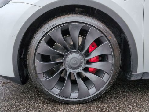 Used 2022 Tesla Model Y Performance image 11