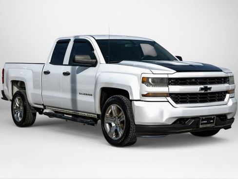 Used 2016 Chevrolet Silverado 1500 Custom w/ Custom Convenience Package RWD image 4