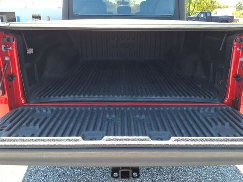 Used 2021 Jeep Gladiator Rubicon AWD/4WD image 10