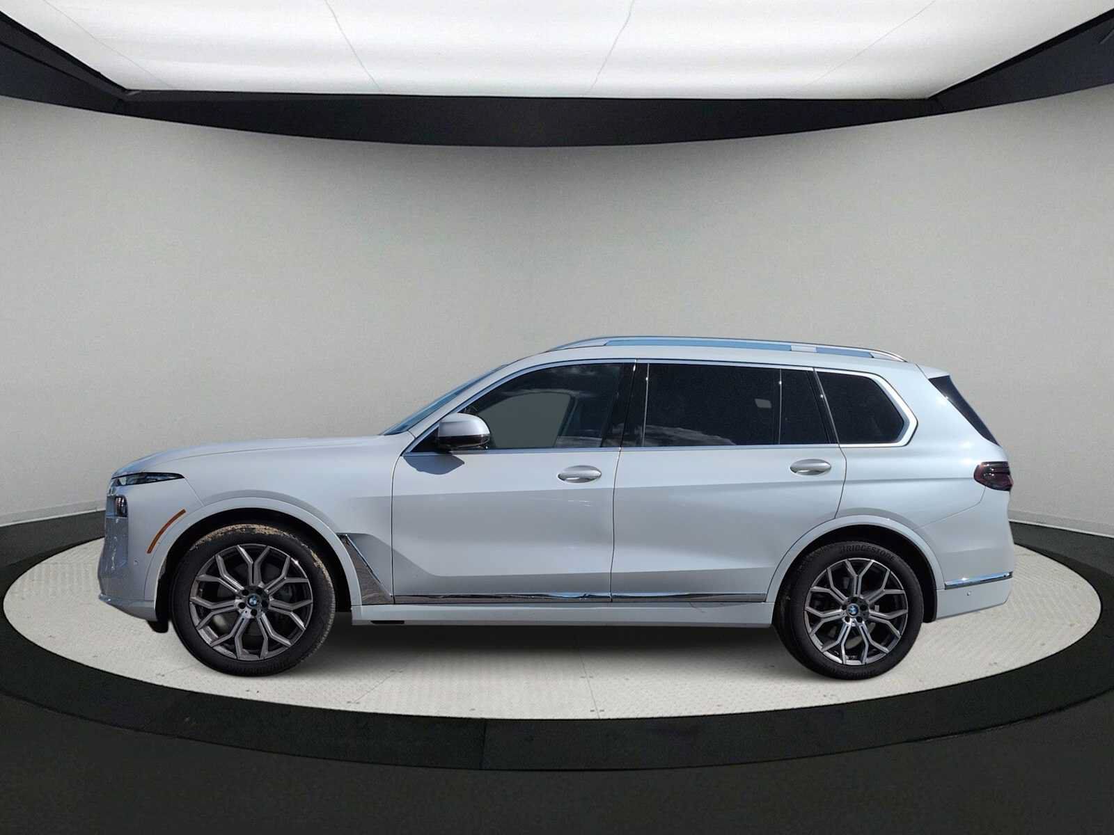 Used 2026 BMW X7 xDrive40i w/ Premium Package AWD/4WD image 5