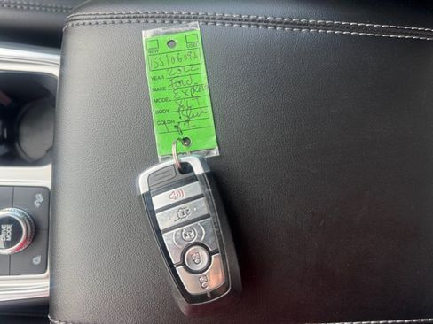 Used 2022 Ford Explorer XLT w/ Equipment Group 202A AWD/4WD image 38