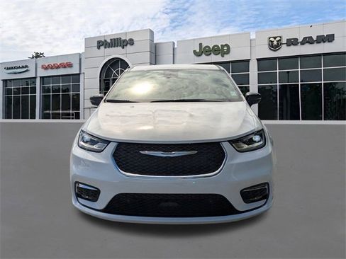 New 2026 Chrysler Pacifica Select image 9