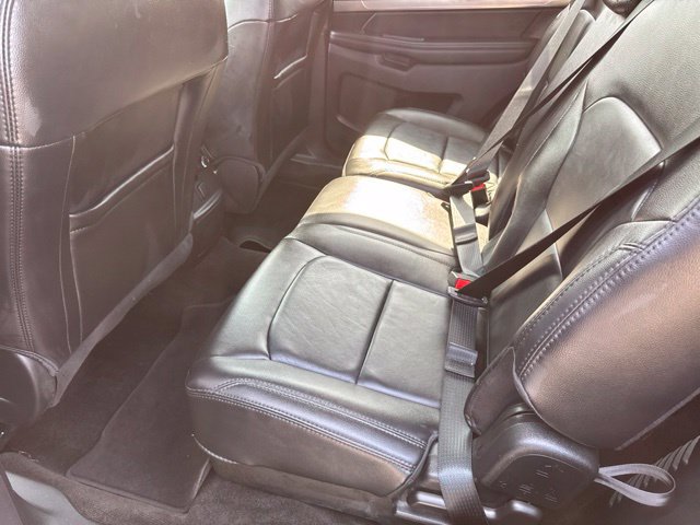 Used 2018 Ford Explorer XLT w/ Equipment Group 202A FWD image 13