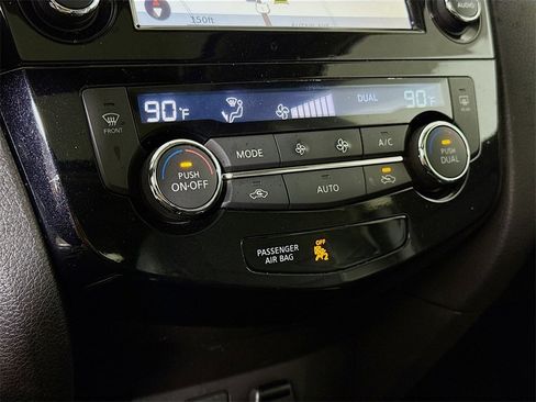 Used 2015 Nissan Rogue SL w/ SL Premium Package image 8