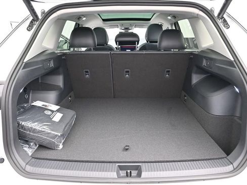 New 2026 Volkswagen Tiguan SE FWD image 10