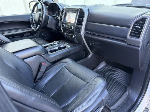 Used 2018 Ford Expedition XLT w/ Equipment Group 202A RWD image 12