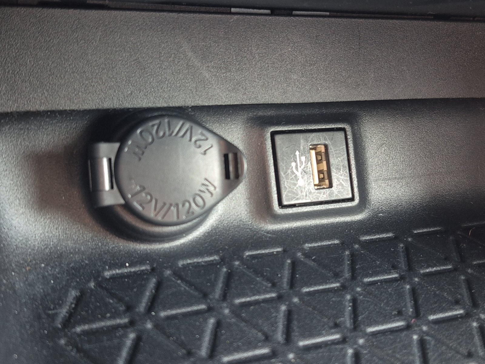Certified 2025 Toyota RAV4 XLE AWD/4WD image 34