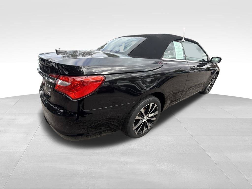 Used 2011 Chrysler 200 S FWD image 5
