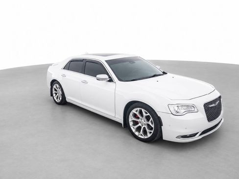 Used 2017 Chrysler 300 C Platinum w/ Safetytec Plus Group RWD image 3