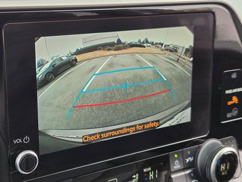 Certified 2023 Toyota Highlander XLE image 21