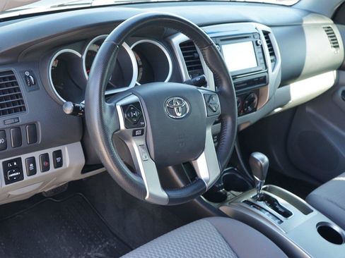 Used 2015 Toyota Tacoma 4x4 Double Cab w/ SR5 Package image 9