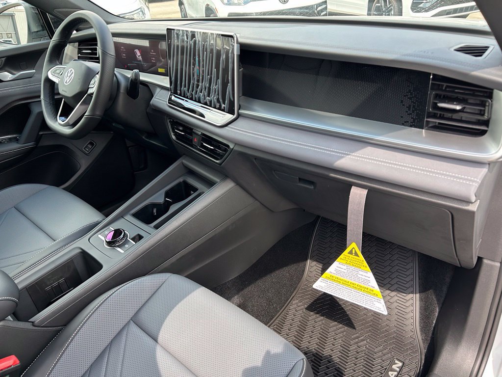 New 2026 Volkswagen Tiguan SE R-Line FWD image 39