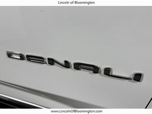 Used 2025 GMC Yukon Denali AWD/4WD image 15