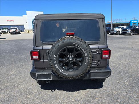 Used 2021 Jeep Wrangler Unlimited Willys image 4