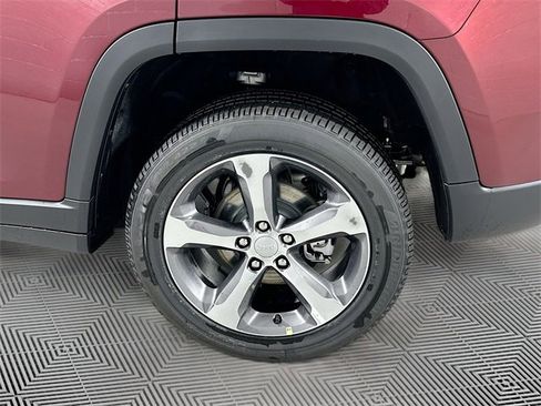 New 2025 Jeep Grand Cherokee Limited w/ Luxury Tech Group II image 10