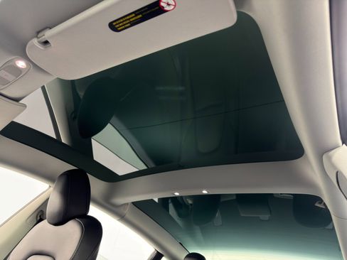 Used 2022 Tesla Model 3 image 11