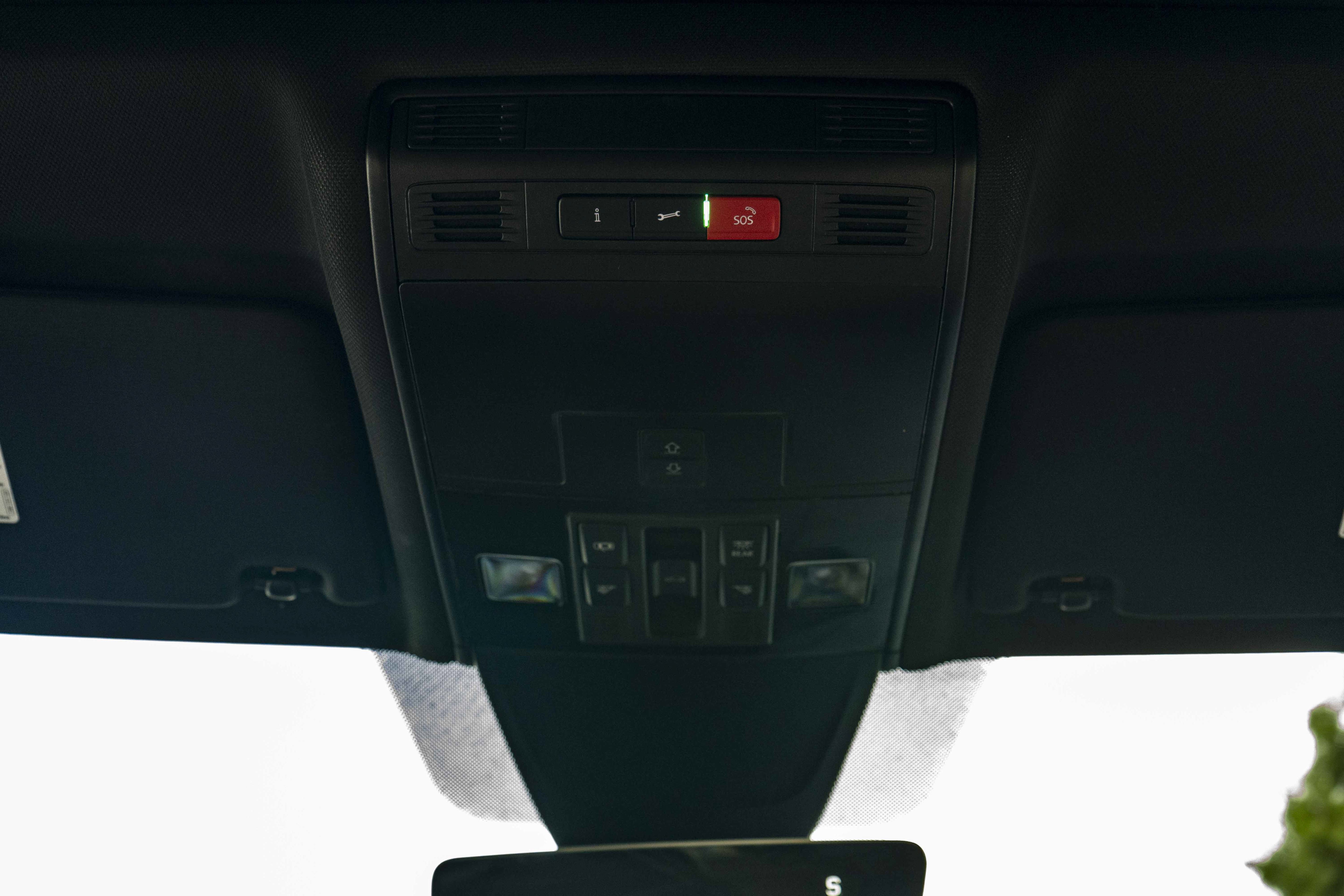 Certified 2022 Volkswagen Tiguan SE R-Line FWD image 31