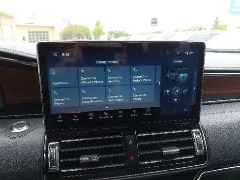 Used 2024 Lincoln Navigator Premiere AWD/4WD image 18