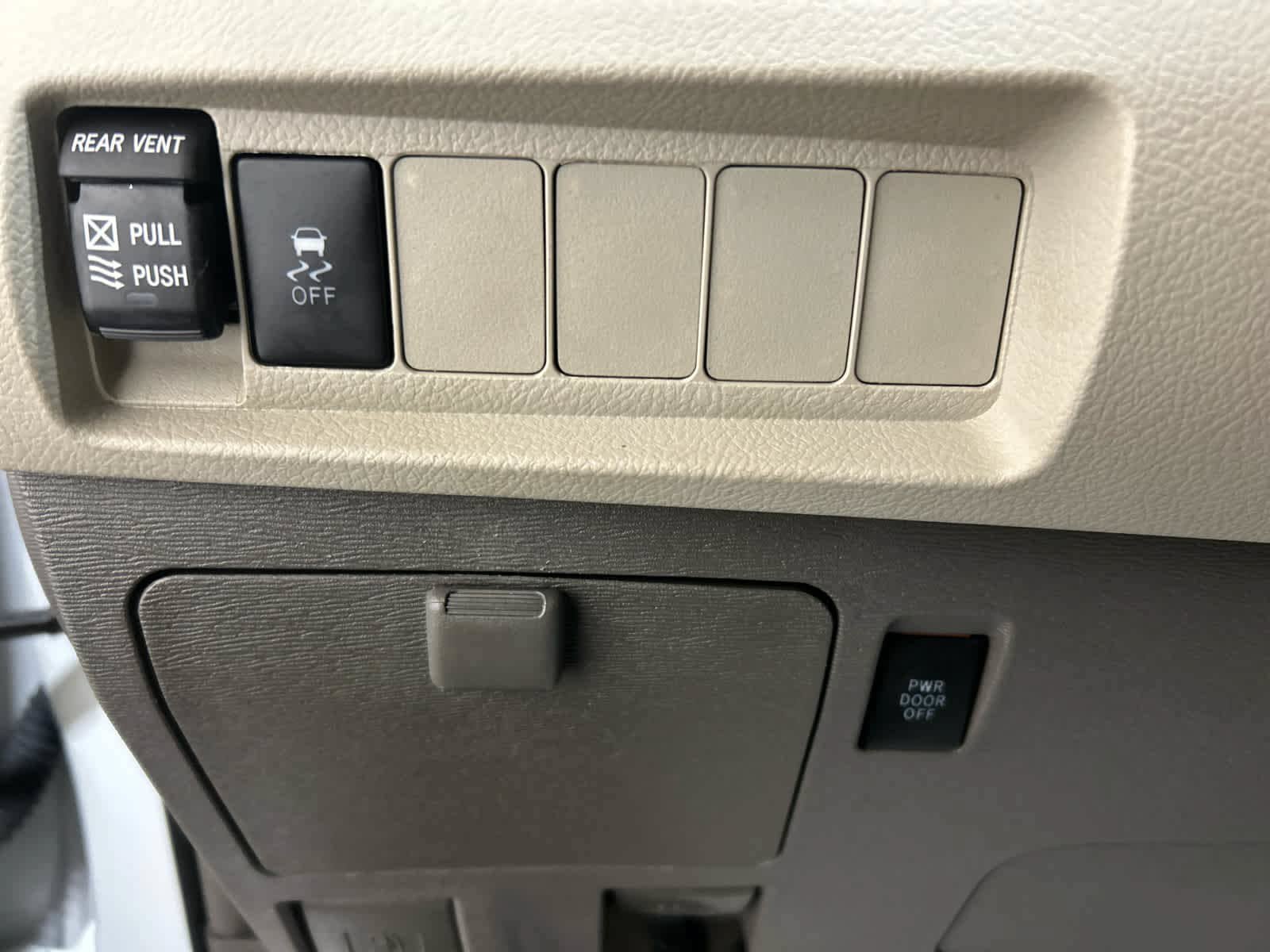Used 2019 Toyota Sienna XLE FWD image 21