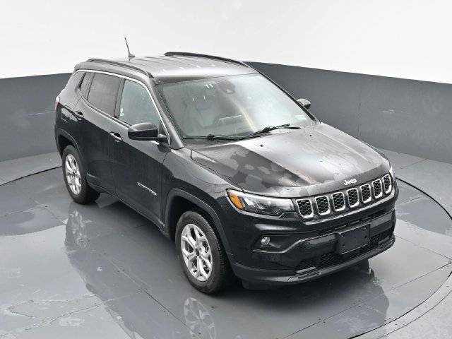 Used 2025 Jeep Compass Latitude AWD/4WD image 19
